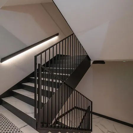 Apartment Klimatyzowany W Centrum Krakowa Z Parkingiem I Biurkiem By Renters Prestige