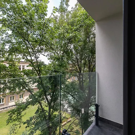 Klimatyzowany W Centrum Krakowa Z Parkingiem I Biurkiem By Renters Prestige Krakow