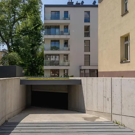 Apartment Klimatyzowane W Centrum Krakowa Z Parkingiem I Biurkiem By Renters Prestige Krakau