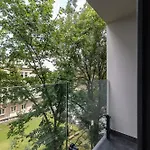 Klimatyzowany W Centrum Krakowa Z Parkingiem I Biurkiem By Renters Prestige Krakow