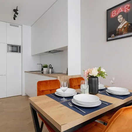 Apartment Klimatyzowany W Centrum Krakowa Z Parkingiem I Biurkiem By Renters Prestige *