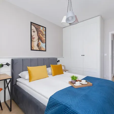 Daire Klimatyzowany W Centrum Krakowa Z Parkingiem I Biurkiem By Renters Prestige