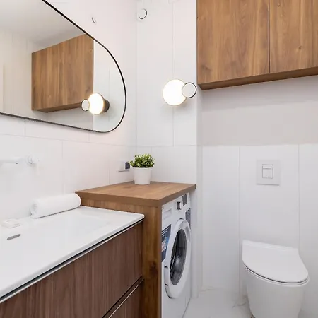 Klimatyzowany W Centrum Krakowa Z Parkingiem I Biurkiem By Renters Prestige