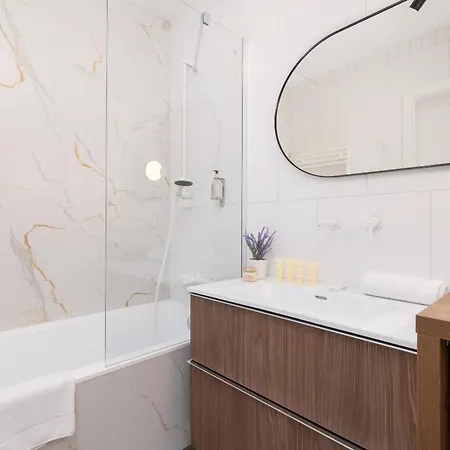Klimatyzowany W Centrum Krakowa Z Parkingiem I Biurkiem By Renters Prestige Apartment *