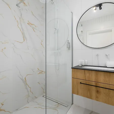 Klimatyzowany W Centrum Krakowa Z Parkingiem I Biurkiem By Renters Prestige