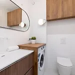 Klimatyzowany W Centrum Krakowa Z Parkingiem I Biurkiem By Renters Prestige